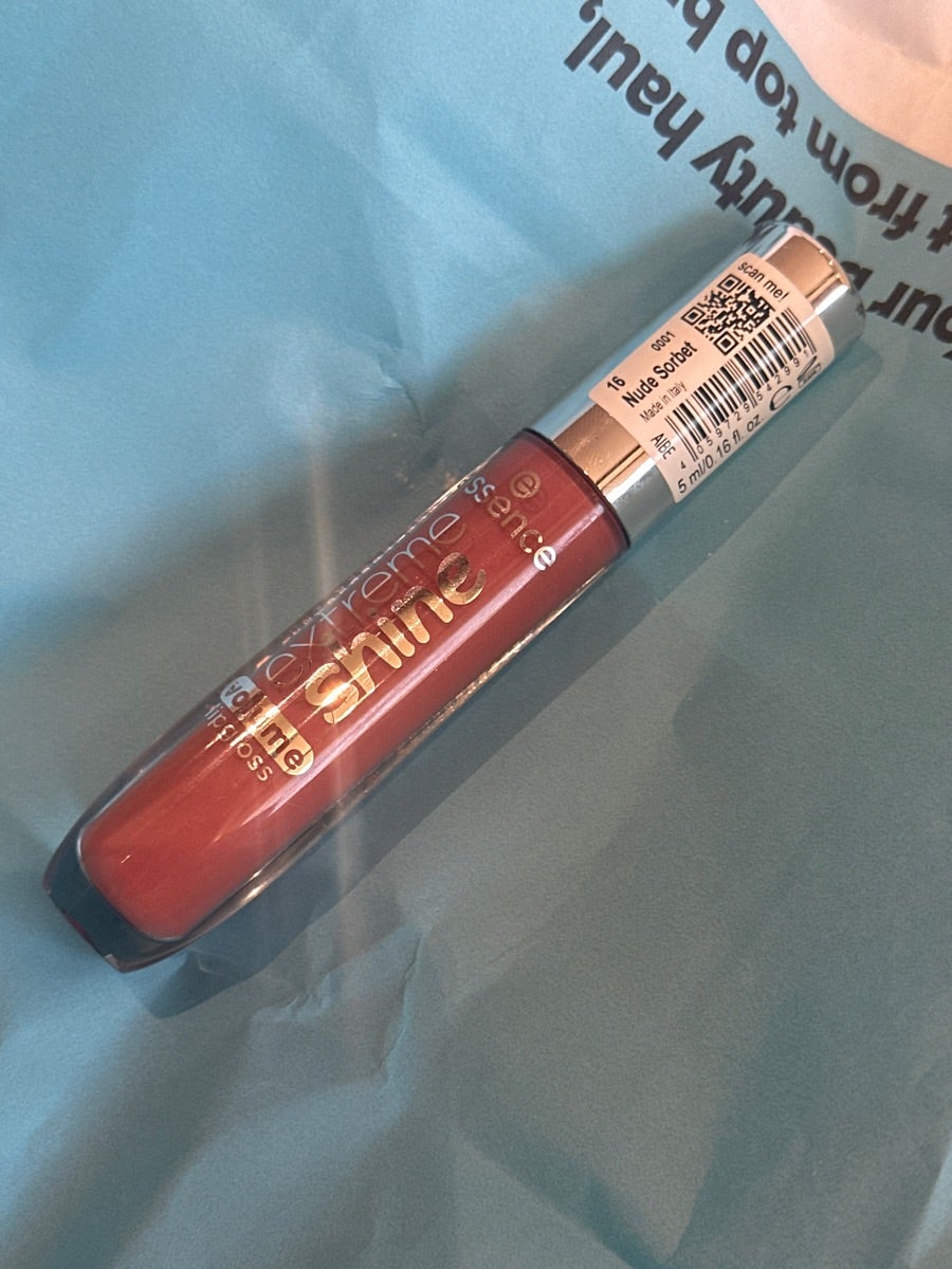 Whether for everyday wear or special moments – the essence extreme shine volume lipgloss 16 Nude - Image 5