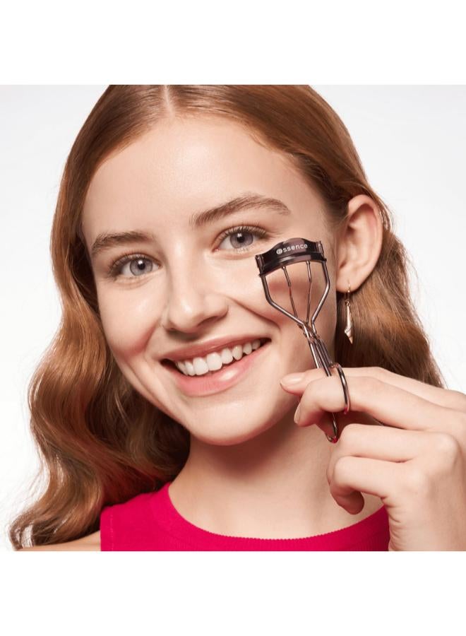 Must-have for a perfect eye look: The essence lash curler 01 All the way up is easy to use and - Image 3