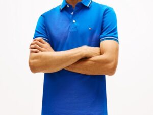 This slim-fit polo shirt features tipped detail on the collar and cuffs for a retro-inspired look,