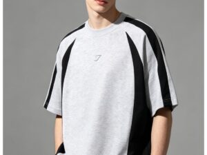 Elevate your everyday style with this Gymshark men’s color-block T-shirt. Featuring a comfortable
