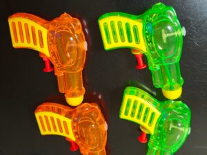 4pcs per pack , the color is random ship