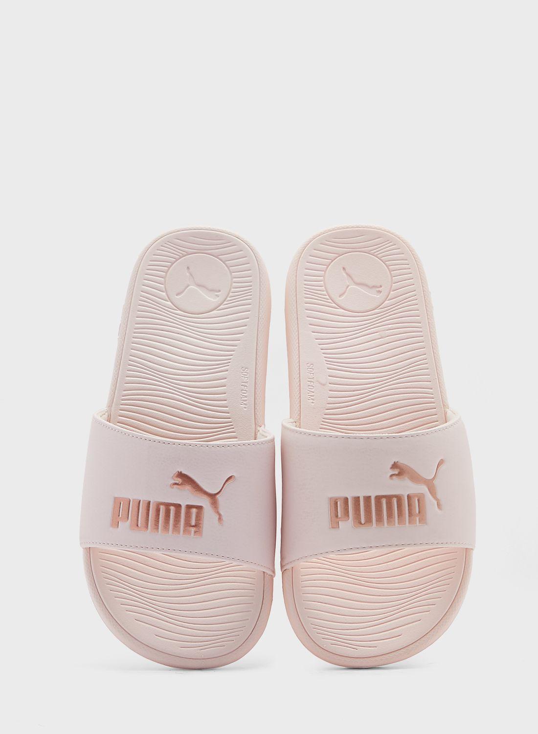 Make the most out of your lounge days with this pair of slippers. - Image 5