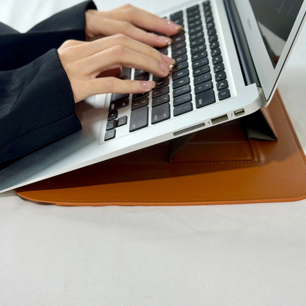 INFINYTY - Leather Sleeve with Stand Eleve MacBook 13.6 Brown - ELE008X08 - Image 4