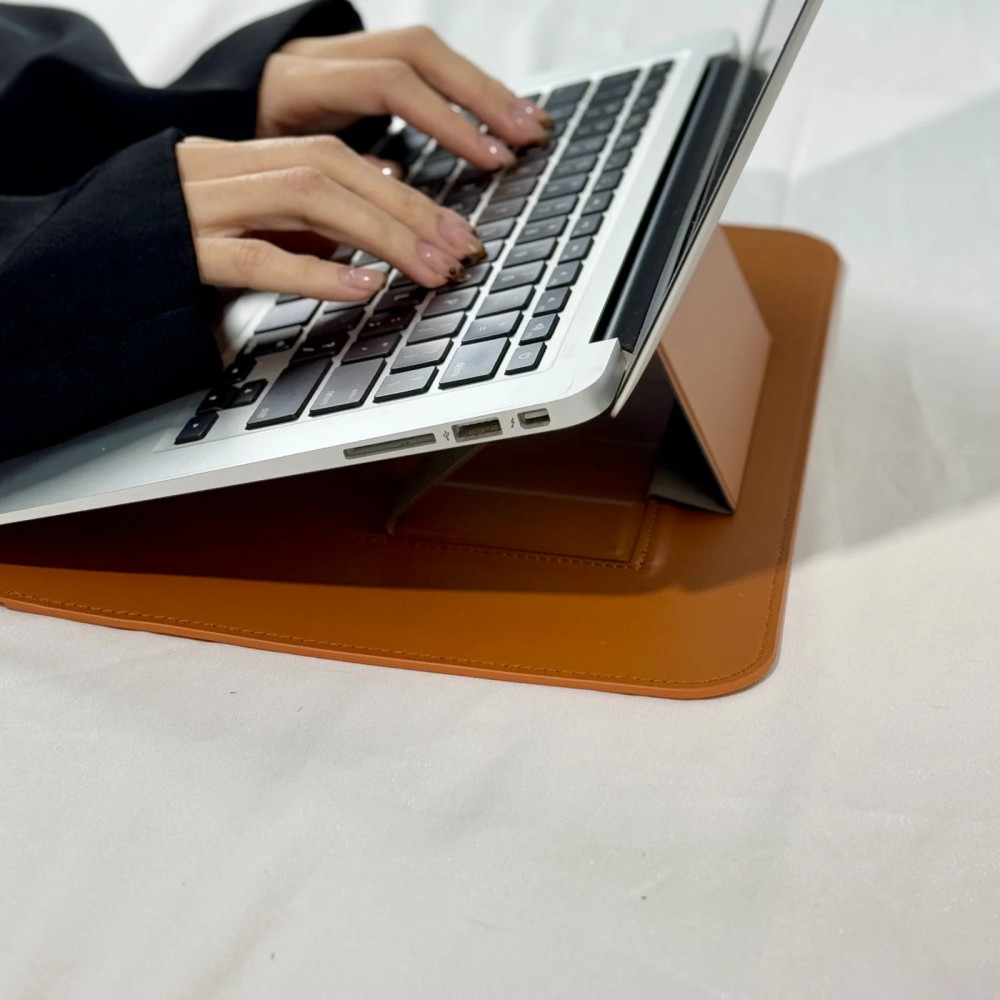 INFINYTY - Leather Sleeve with Stand Eleve MacBook 13.6 Brown - ELE008X08 - Image 5
