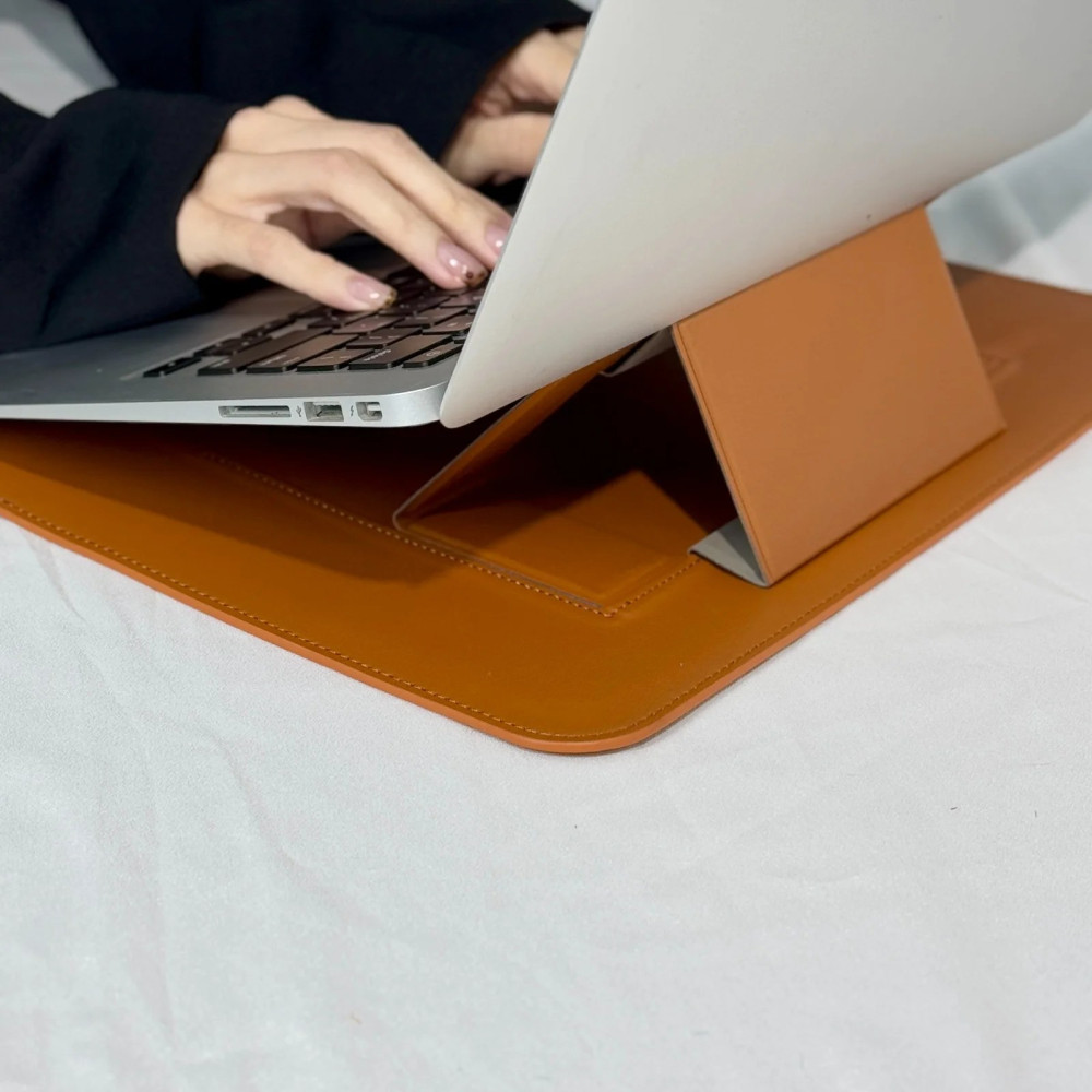INFINYTY - Leather Sleeve with Stand Eleve MacBook 13.6 Brown - ELE008X08